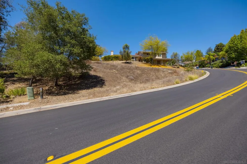 10021 Sage Hill Way Escondido, CA 92026