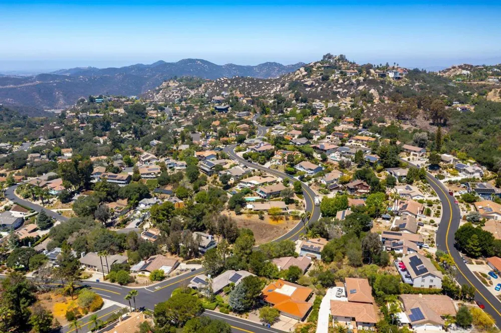 10021 Sage Hill Way Escondido, CA 92026