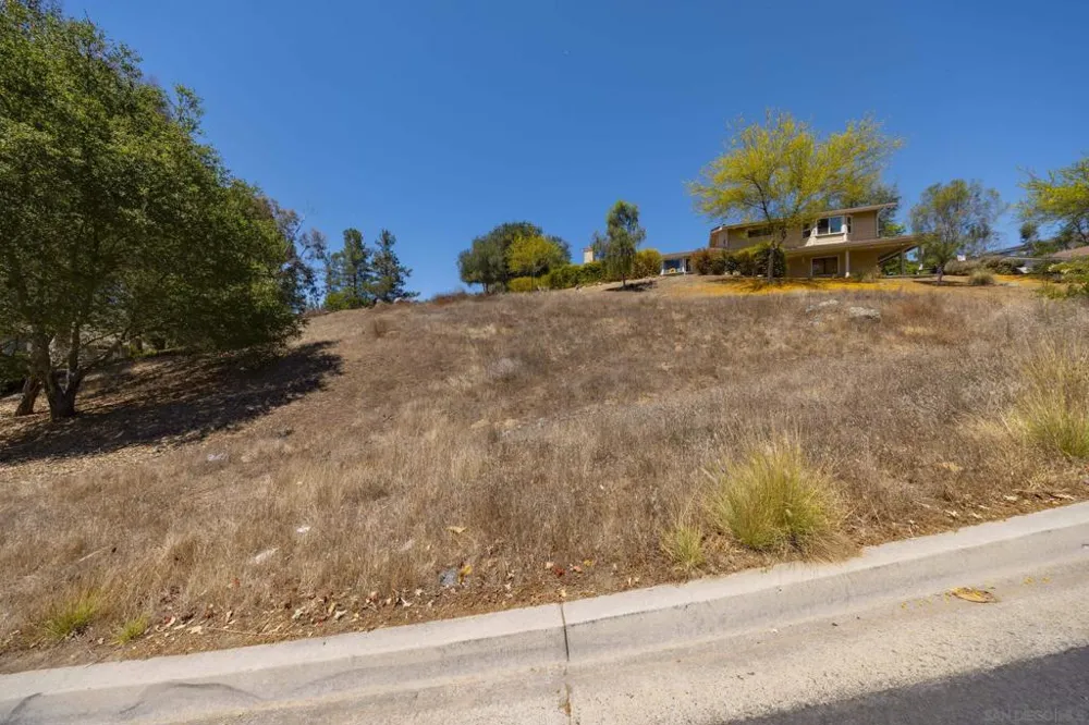10021 Sage Hill Way Escondido, CA 92026