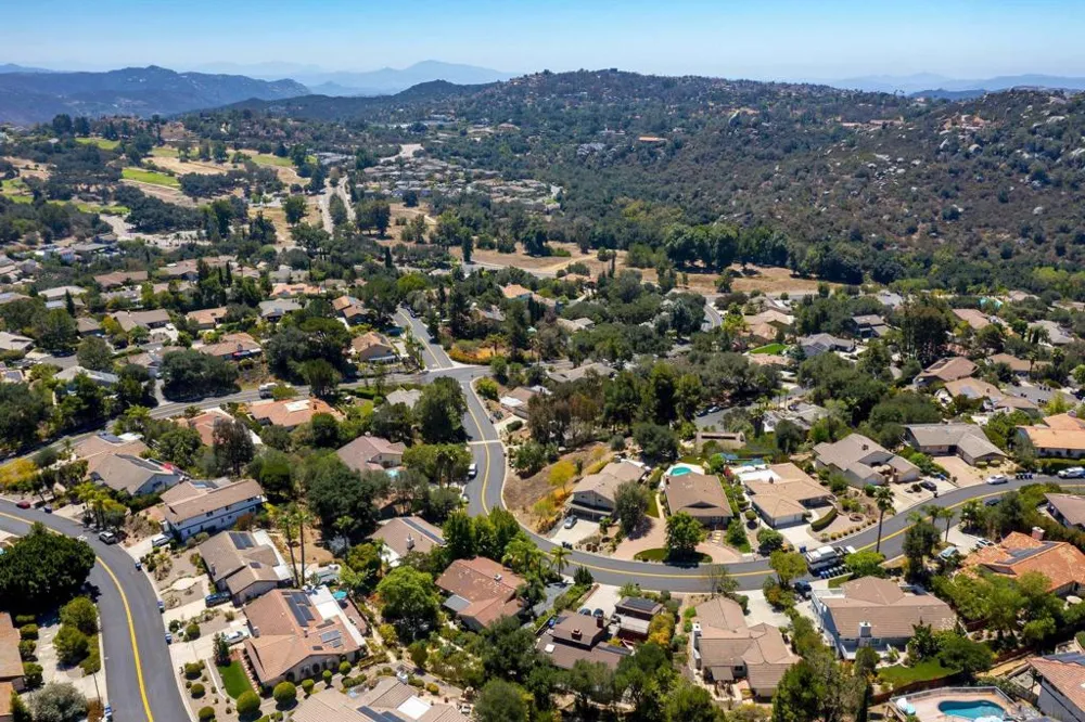 10021 Sage Hill Way Escondido, CA 92026