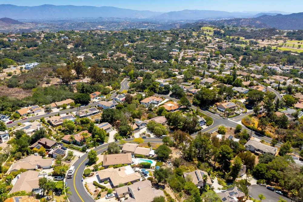 10021 Sage Hill Way Escondido, CA 92026