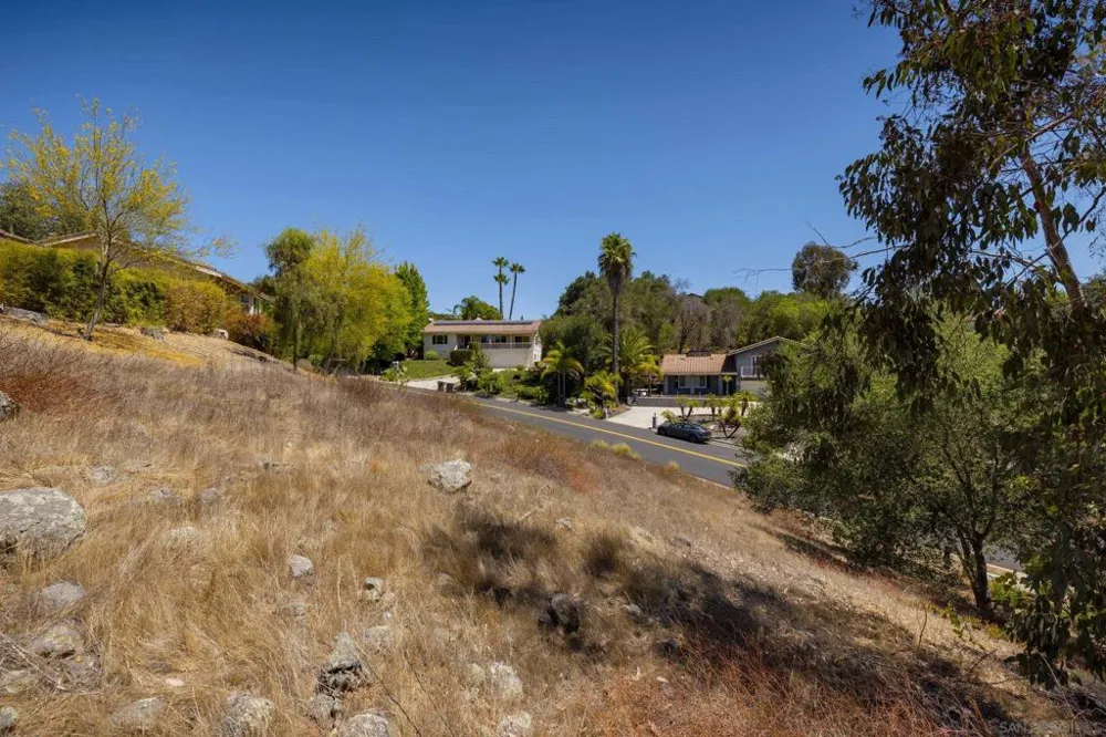 10021 Sage Hill Way Escondido, CA 92026