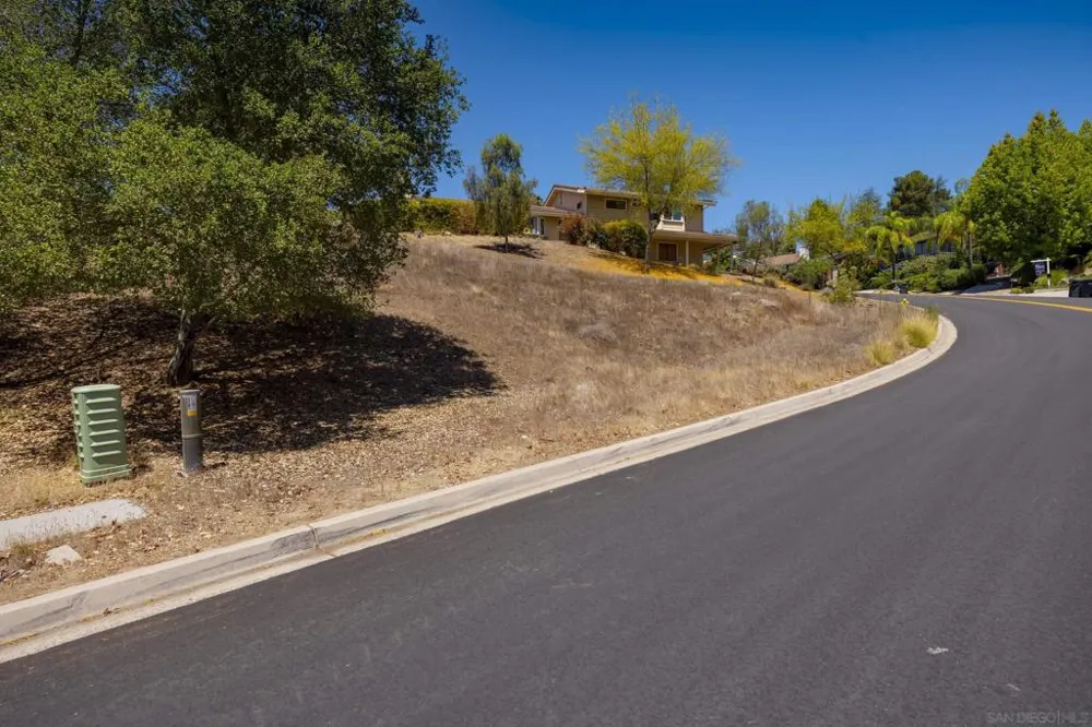 10021 Sage Hill Way Escondido, CA 92026