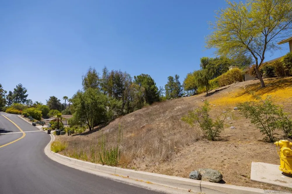 10021 Sage Hill Way Escondido, CA 92026