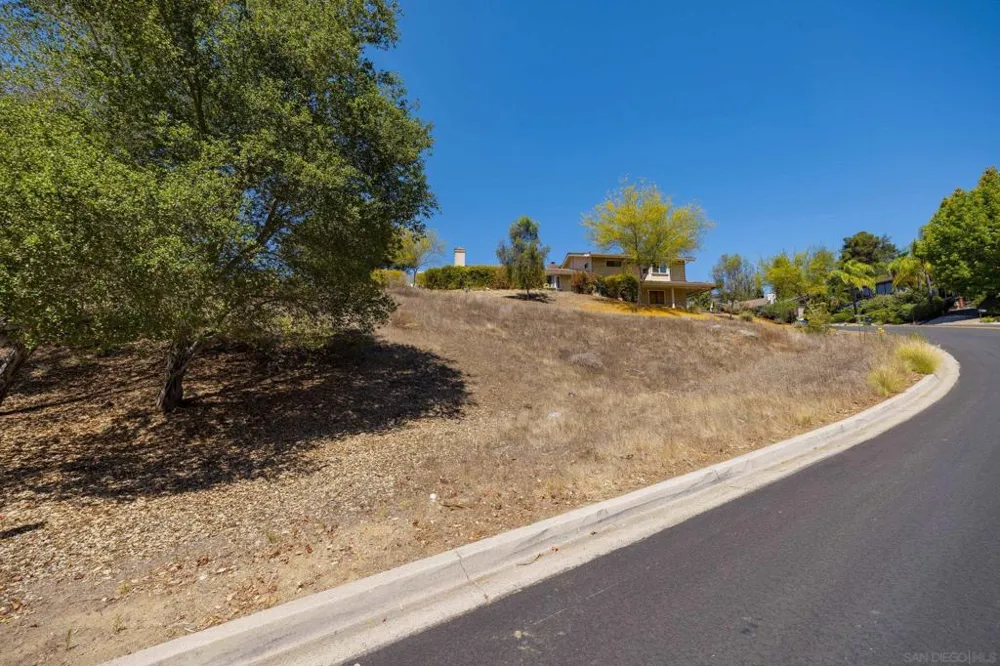 10021 Sage Hill Way Escondido, CA 92026