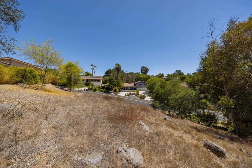 10021 Sage Hill Way Escondido, CA 92026