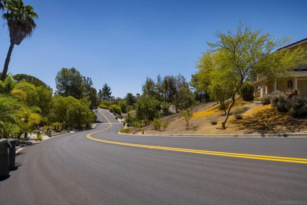 10021 Sage Hill Way Escondido, CA 92026