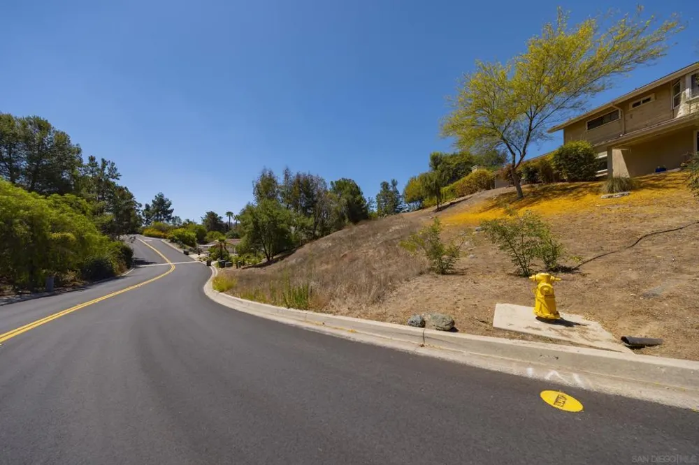 10021 Sage Hill Way Escondido, CA 92026