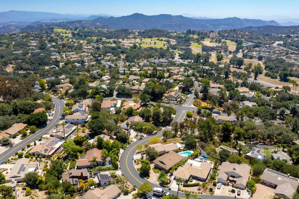10021 Sage Hill Way Escondido, CA 92026