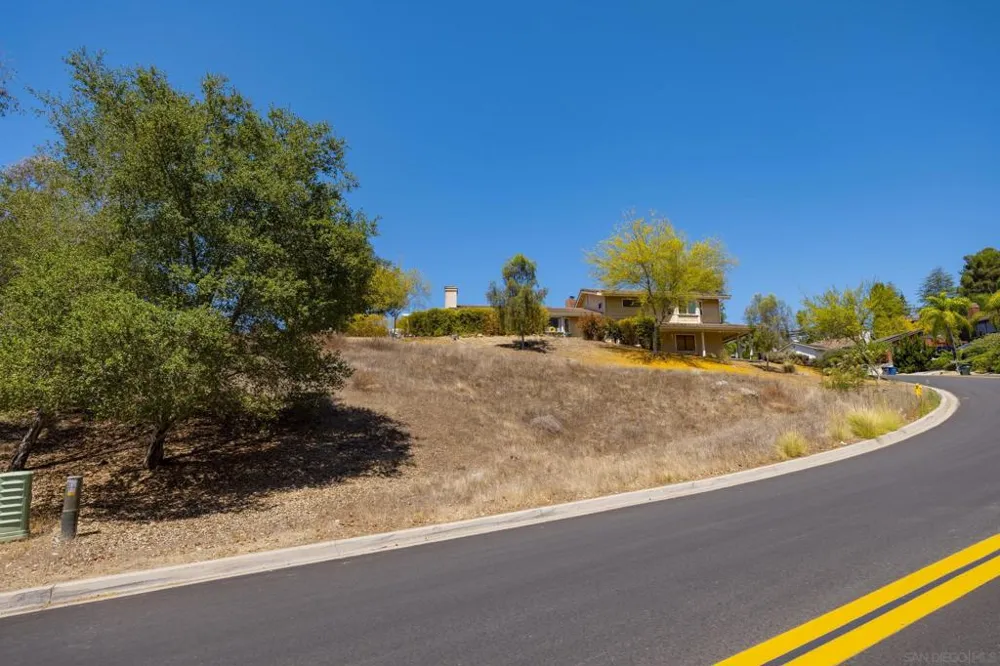 10021 Sage Hill Way Escondido, CA 92026