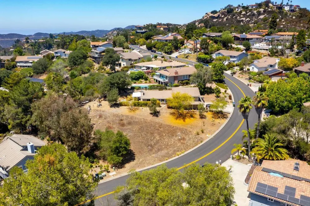 10021 Sage Hill Way Escondido, CA 92026