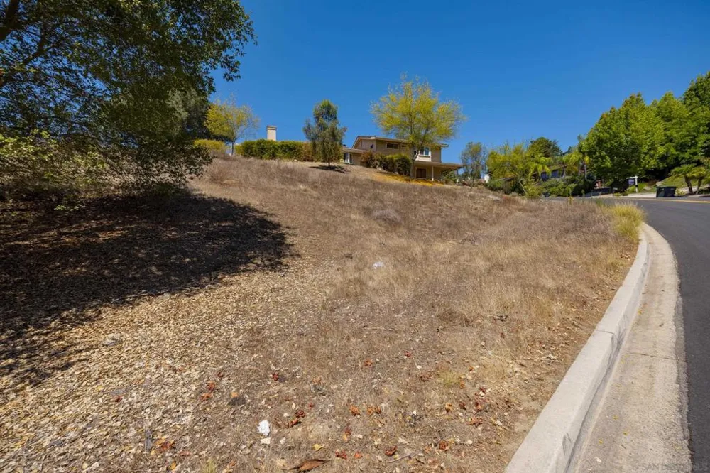 10021 Sage Hill Way Escondido, CA 92026