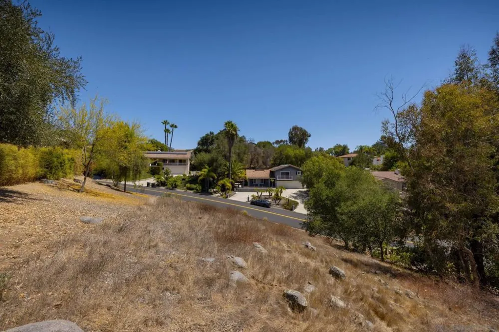 10021 Sage Hill Way Escondido, CA 92026