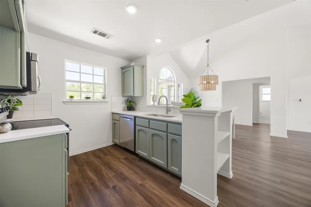 501 Royal Court Cottonwood Shores, TX 78657