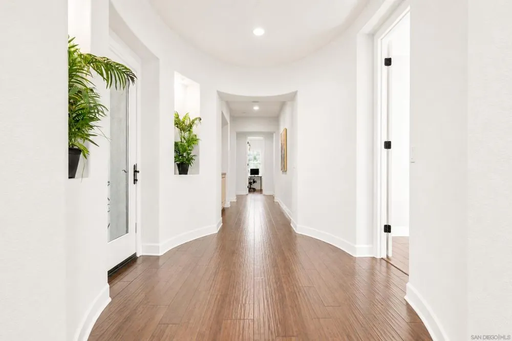 6839 Helenite Place Carlsbad, CA 92009