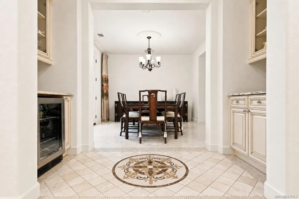 6839 Helenite Place Carlsbad, CA 92009