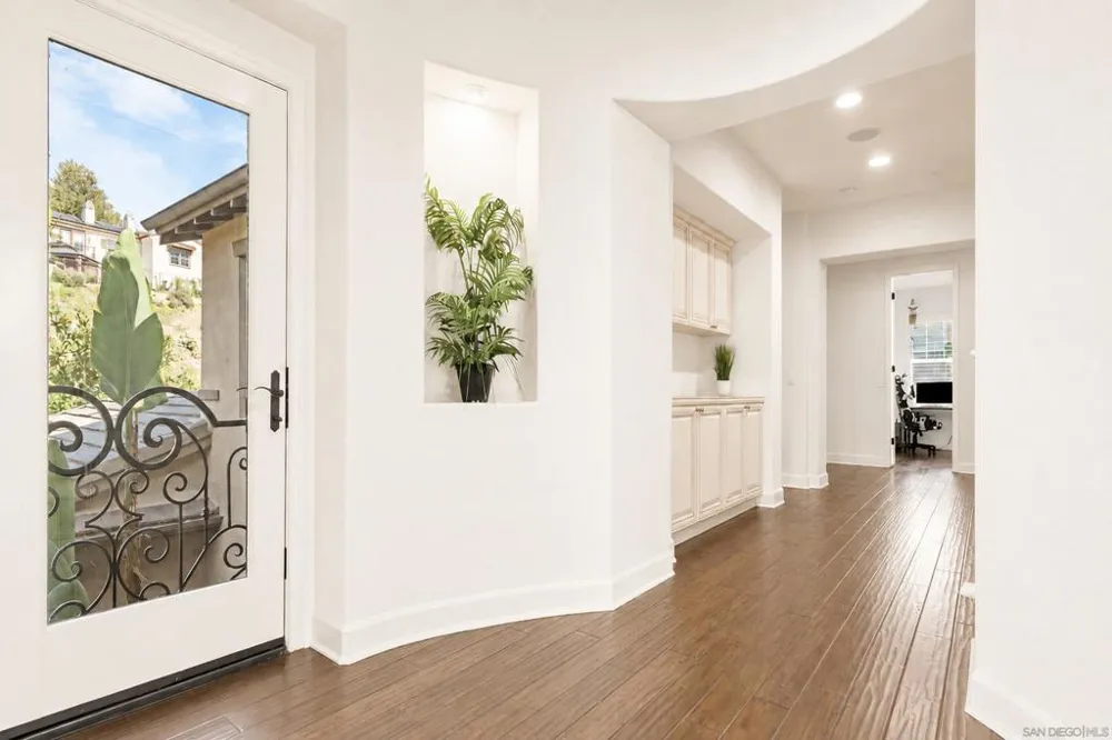 6839 Helenite Place Carlsbad, CA 92009