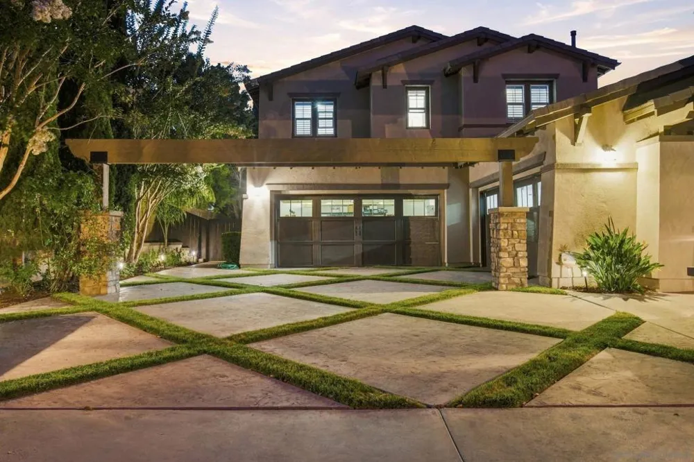 6839 Helenite Place Carlsbad, CA 92009