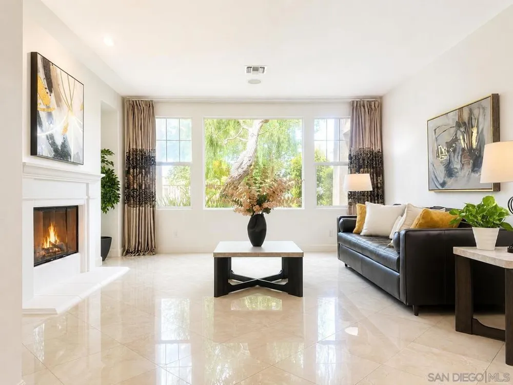 6839 Helenite Place Carlsbad, CA 92009