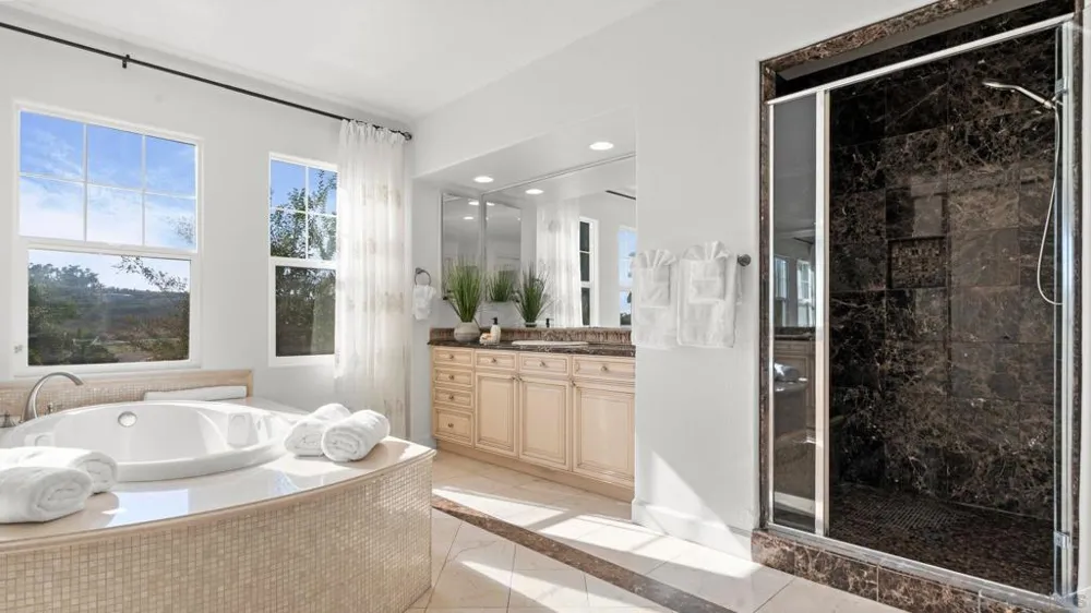 6839 Helenite Place Carlsbad, CA 92009