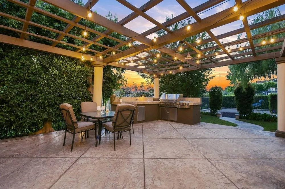 6839 Helenite Place Carlsbad, CA 92009