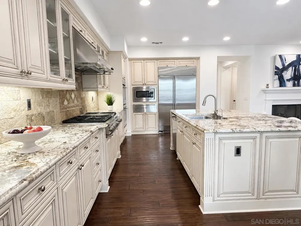 6839 Helenite Place Carlsbad, CA 92009
