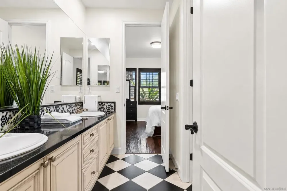 6839 Helenite Place Carlsbad, CA 92009