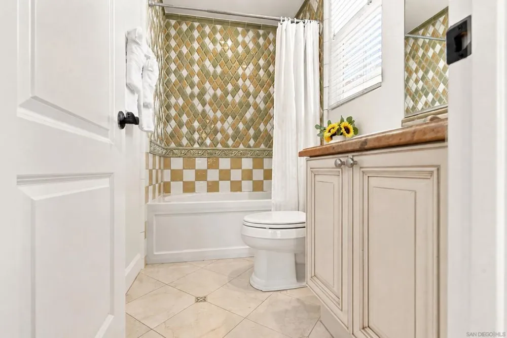6839 Helenite Place Carlsbad, CA 92009