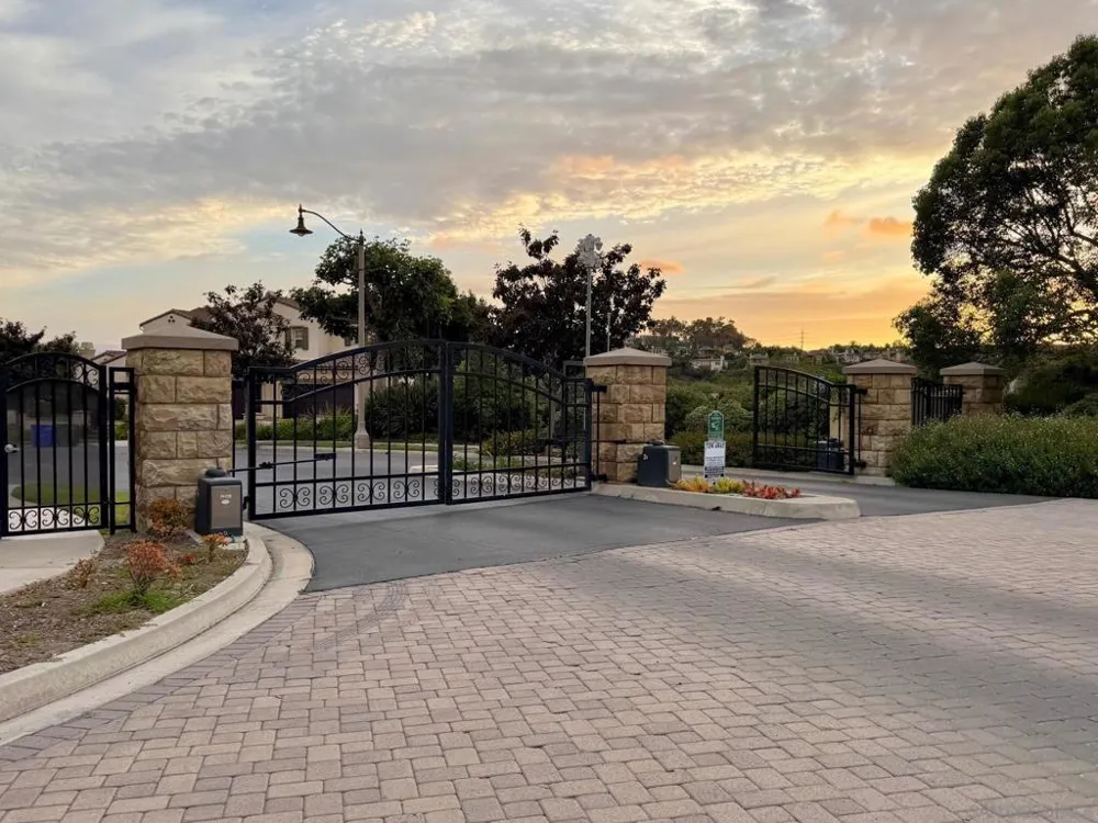6839 Helenite Place Carlsbad, CA 92009