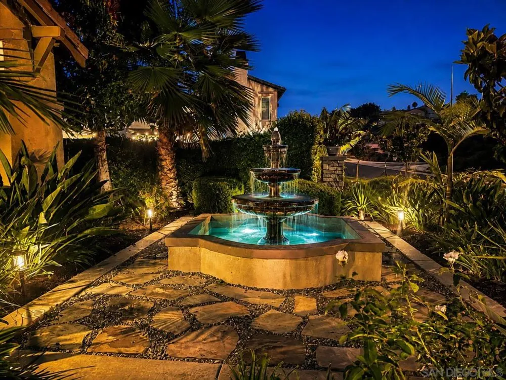 6839 Helenite Place Carlsbad, CA 92009