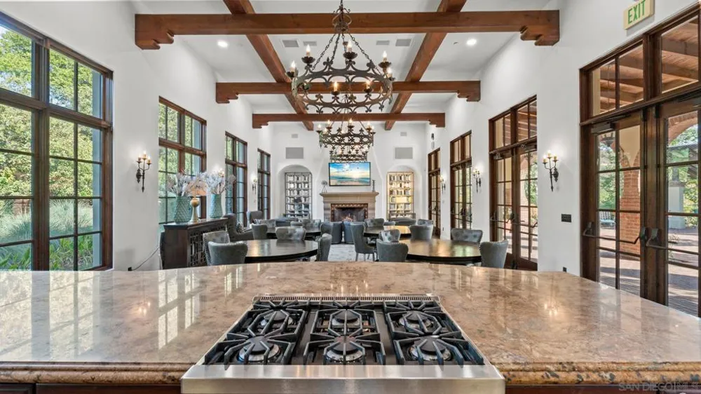 6839 Helenite Place Carlsbad, CA 92009