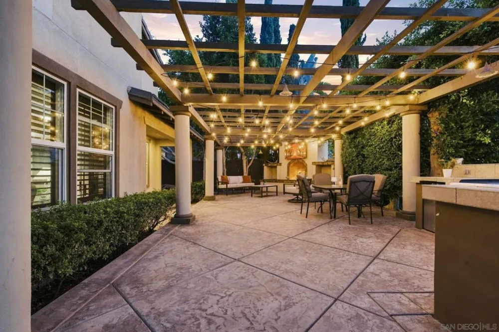6839 Helenite Place Carlsbad, CA 92009