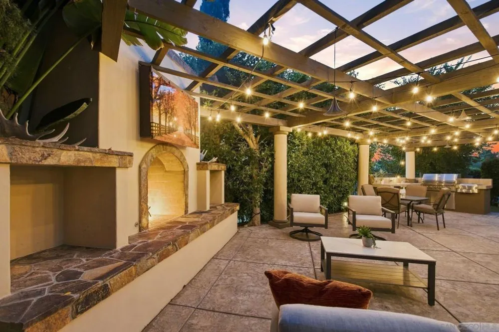 6839 Helenite Place Carlsbad, CA 92009