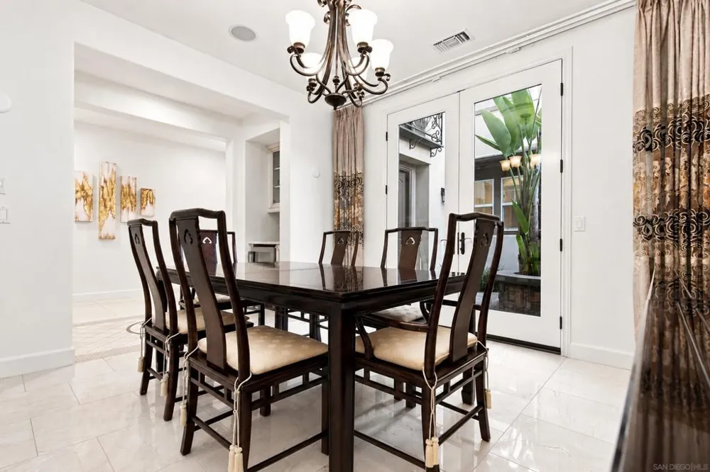 6839 Helenite Place Carlsbad, CA 92009