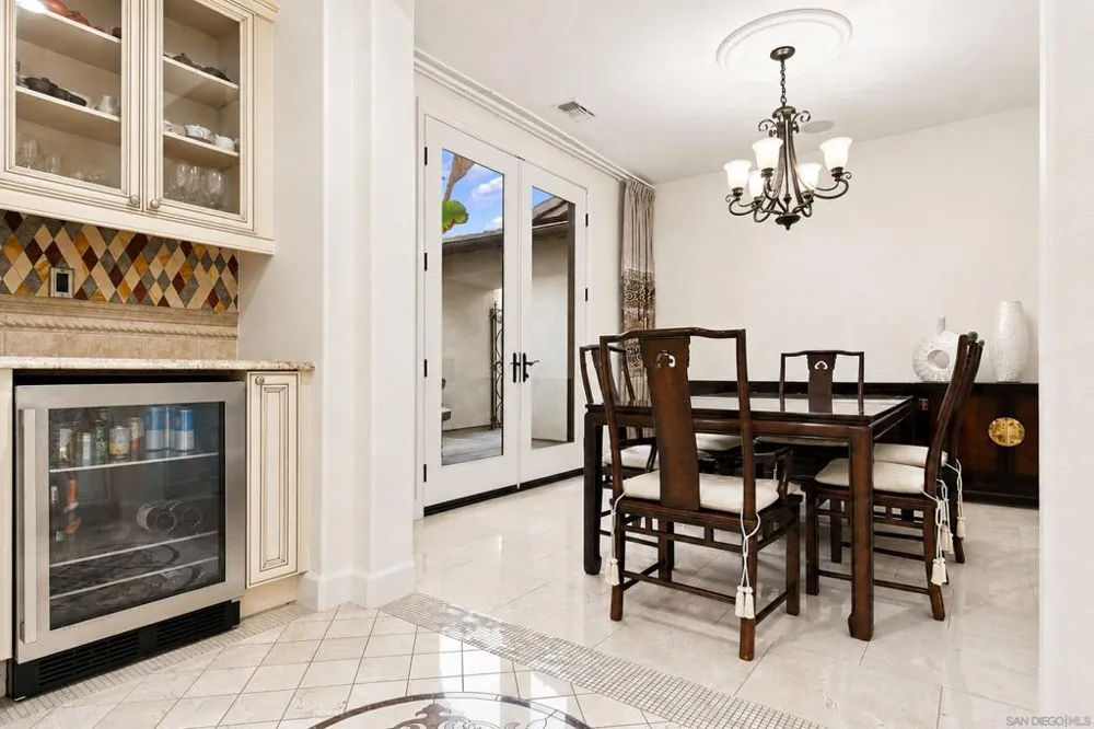 6839 Helenite Place Carlsbad, CA 92009