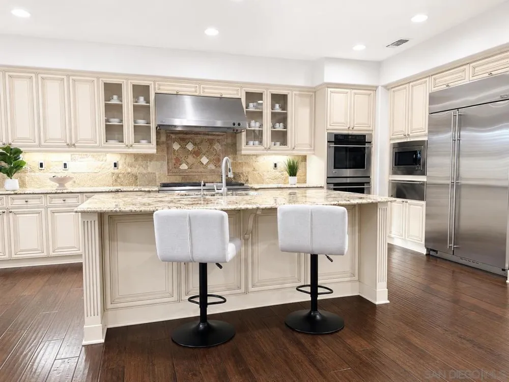 6839 Helenite Place Carlsbad, CA 92009