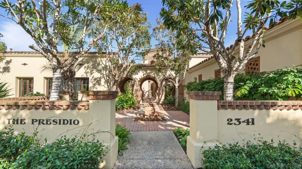 6839 Helenite Place Carlsbad, CA 92009