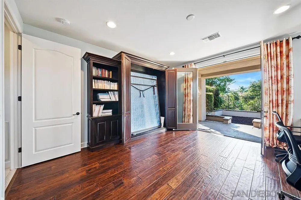 6839 Helenite Place Carlsbad, CA 92009