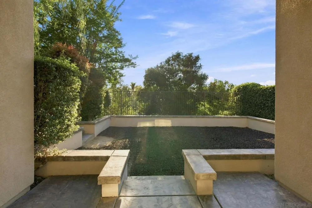 6839 Helenite Place Carlsbad, CA 92009