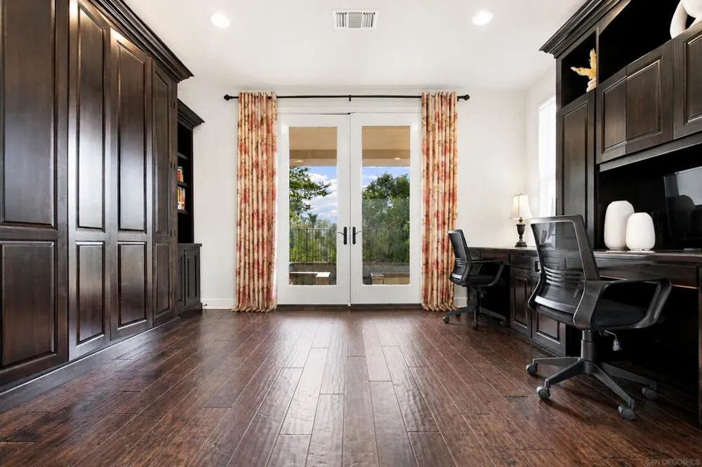 6839 Helenite Place Carlsbad, CA 92009
