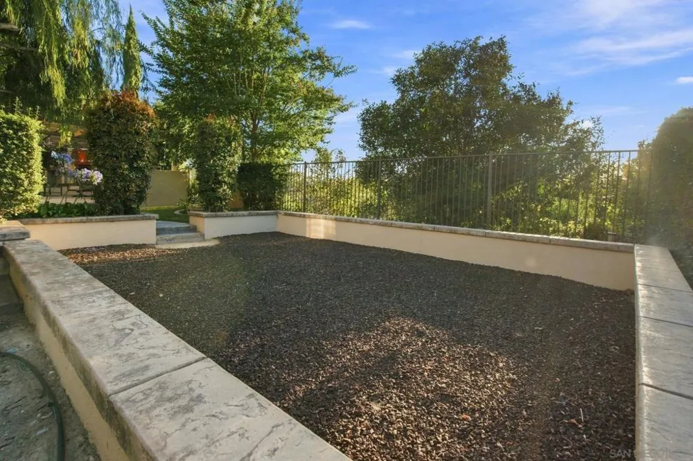 6839 Helenite Place Carlsbad, CA 92009