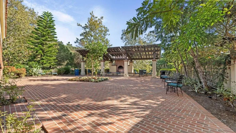 6839 Helenite Place Carlsbad, CA 92009