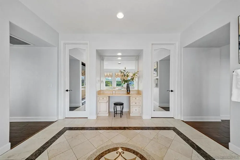 6839 Helenite Place Carlsbad, CA 92009