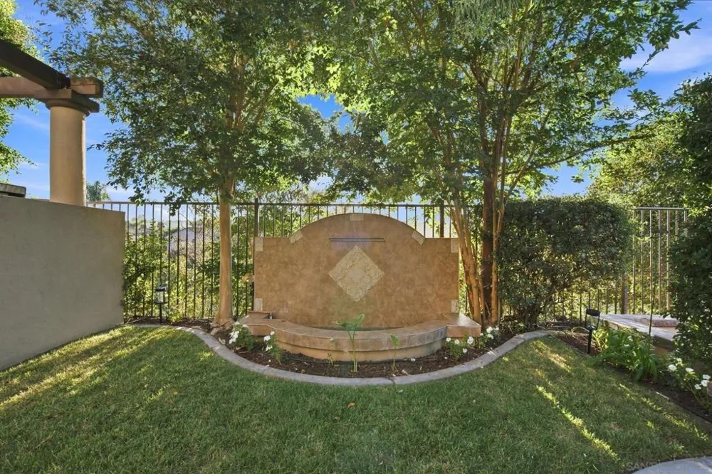 6839 Helenite Place Carlsbad, CA 92009