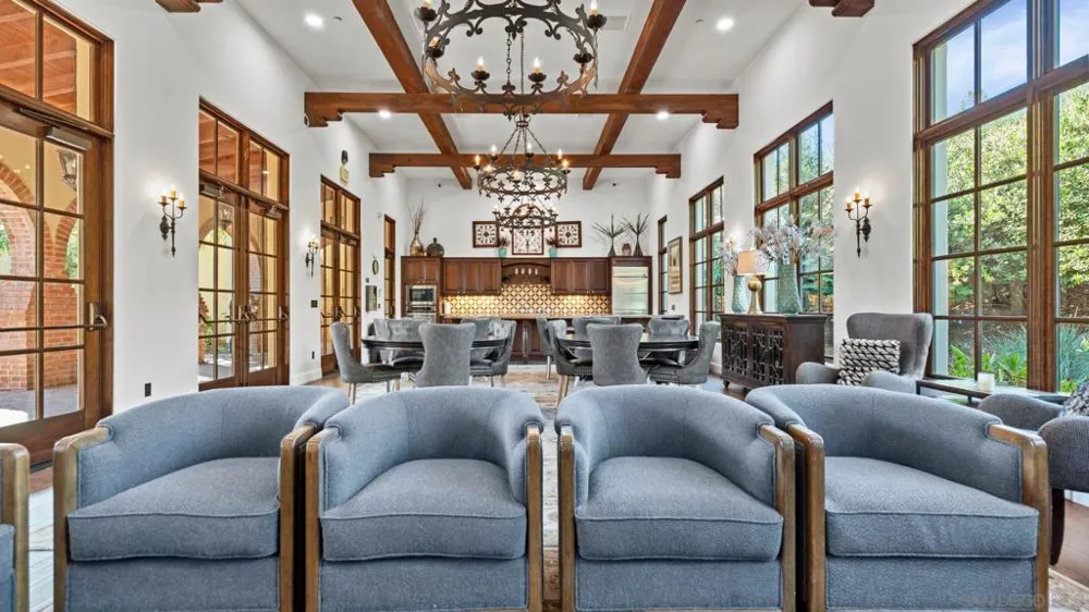6839 Helenite Place Carlsbad, CA 92009