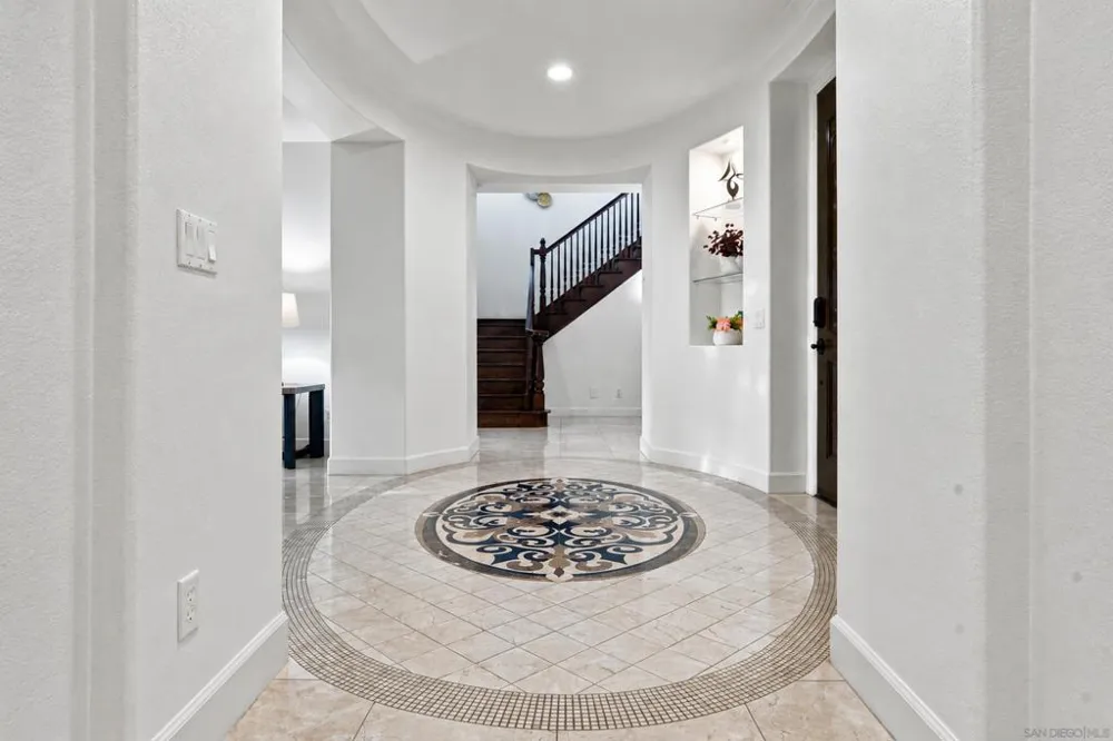 6839 Helenite Place Carlsbad, CA 92009