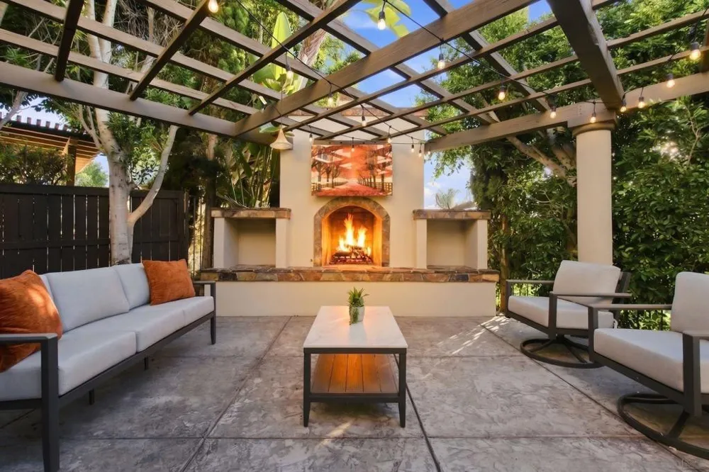 6839 Helenite Place Carlsbad, CA 92009