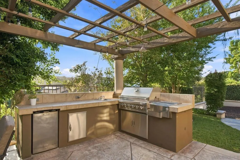 6839 Helenite Place Carlsbad, CA 92009