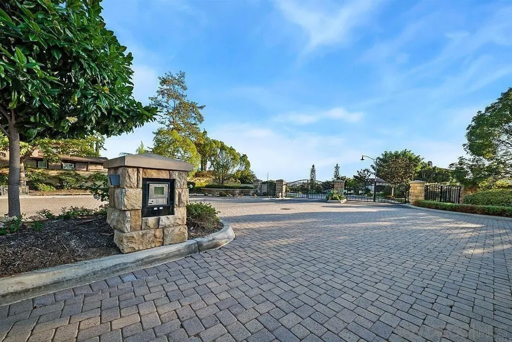 6839 Helenite Place Carlsbad, CA 92009