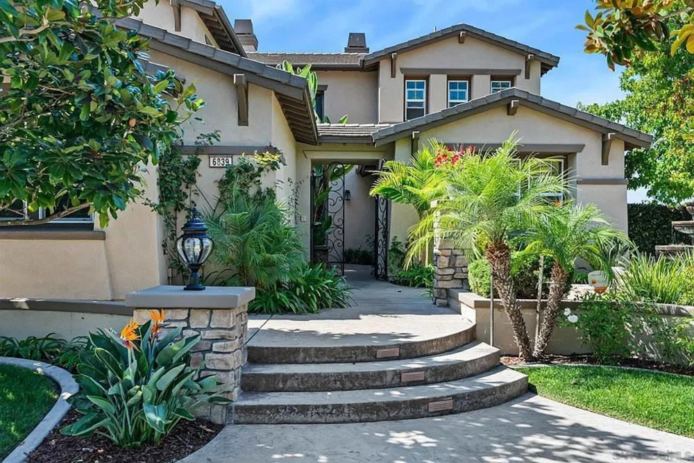 6839 Helenite Place Carlsbad, CA 92009